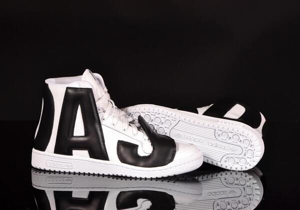 希少✴︎adidas Jeremy Scott スニーカー ビッグロゴ adidas-jeremy-scott-js-letters